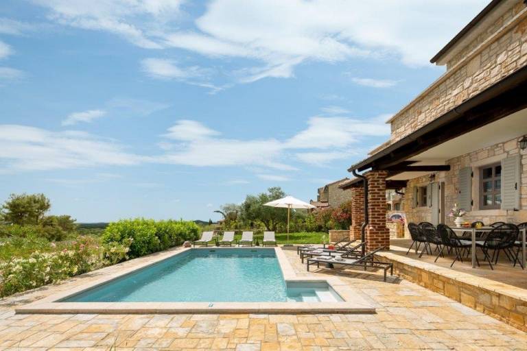 Fully equipped wonderful villa with terrace, garden & fast internet | Pet-friendly — photo 4