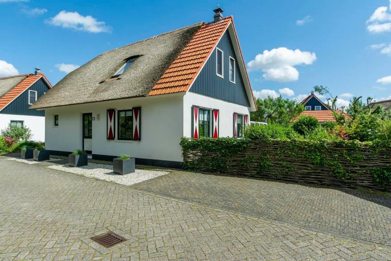 Children-friendly charming villa with terrace & yard | Pets are welcome in Callantsoog