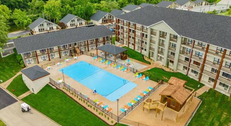 Rental apartment with pool in Branson, MO