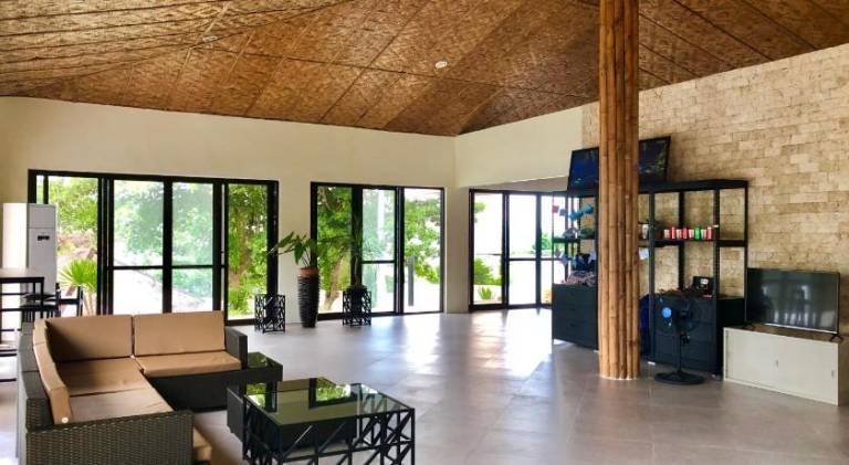 Bungalow with garden, patio & pool — photo 3