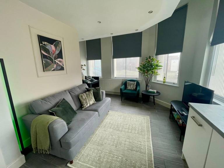Woolton Washer Dryer Sofa Bed Free Parking