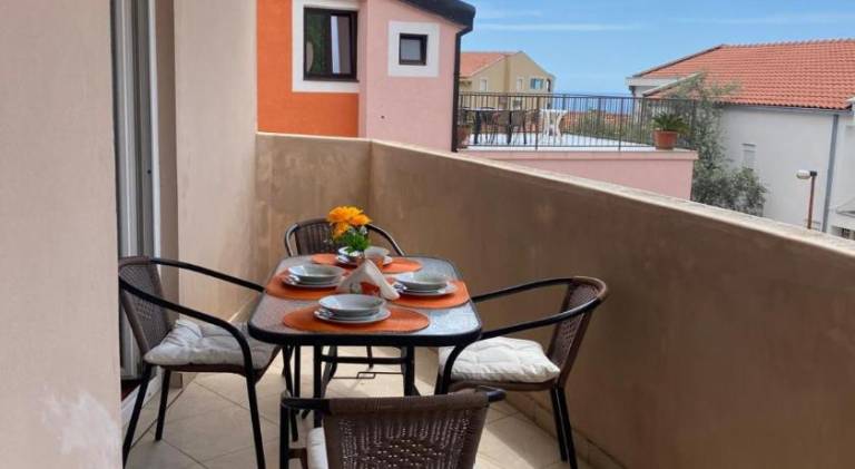 Apartment with terrace — photo 3