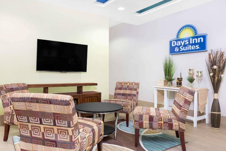 Days Inn & Suites by Wyndham Madisonville — photo 4