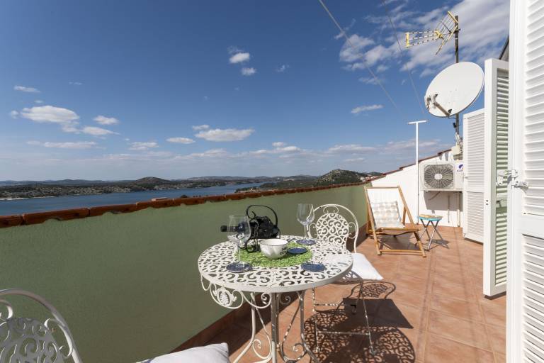 Holiday apartment with grill & terrace | Sea view — photo 2