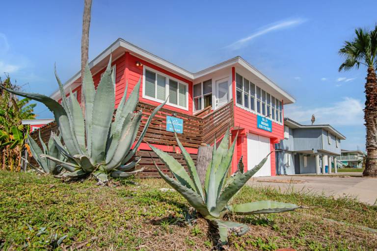Vacation home with barbeque & terrace | Beach nearby | Good for workation | Pets allowed in Port Aransas, TX