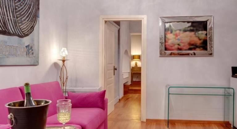 Villa Selena - 1830s Art-House Suites in Vaporia, 50m from Asteria Beach — photo 3