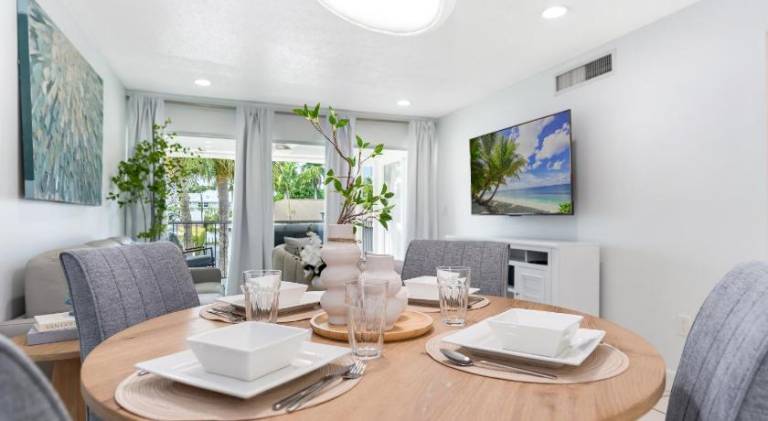 Rental apartment with pool in Naples, FL