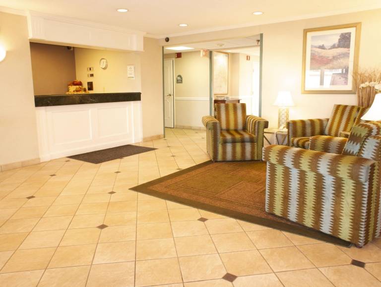 La Quinta Inn & Suites by Wyndham Chicago Gurnee — photo 3