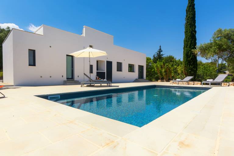 Children-friendly big villa with garden, private pool & barbecue | Garden view | Pets allowed — photo 4