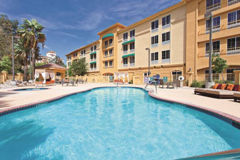 La Quinta Inn & Suites by Wyndham Santa Clarita — photo 2