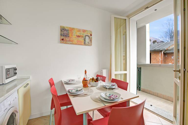 Apartment with patio & barbeque | Lake view — photo 5