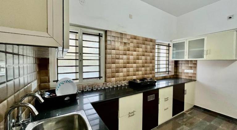 Villa with patio & yard | Perfect for remote work — photo 2