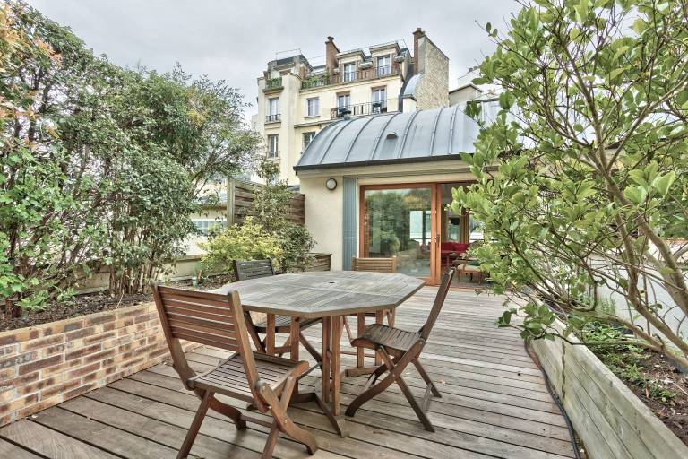 Rental apartment with yard & terrace — photo 2
