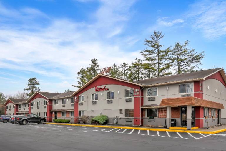 Red Roof Inn Queensbury in Queensbury, NY
