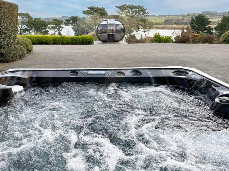 Cottage with sauna, garden & hot tub | Water view — photo 4