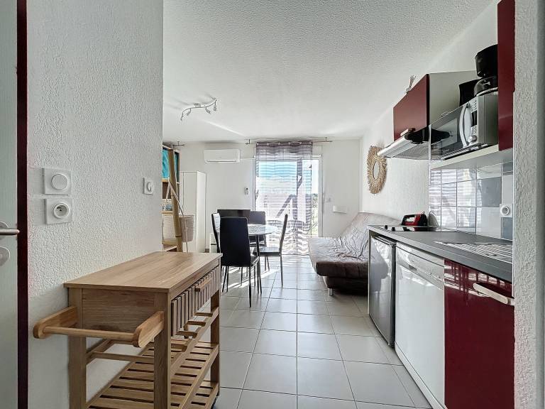 Air-conditioned accessible apartment with pool — photo 3