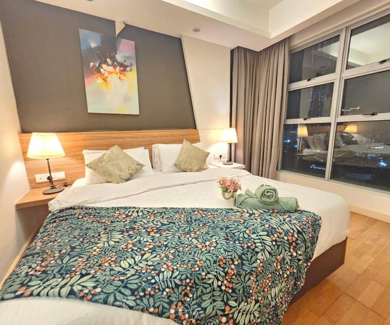 Ample rental apartment with sauna, terrace & BBQ | Near Petaling Street | Good for workation | Dogs allowed in Kuala Lumpur