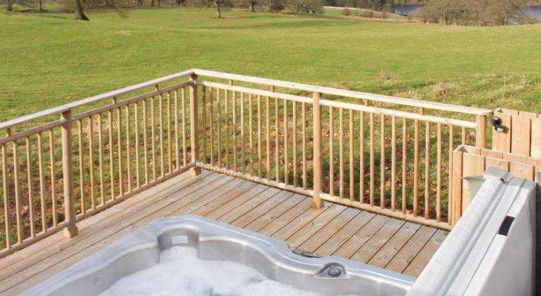 House with hot tub — photo 3