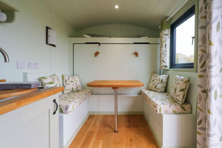 Cottage with yard & barbeque — photo 2