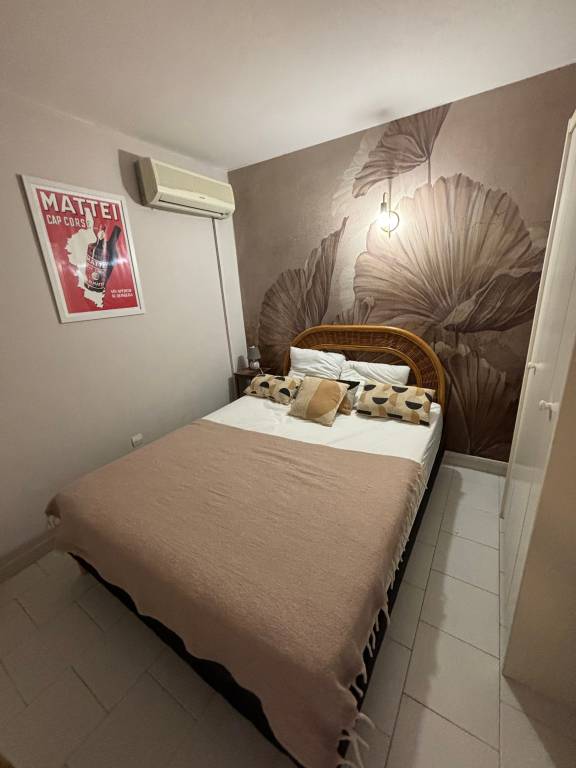 Apartment with patio & pool | Sea view — photo 4