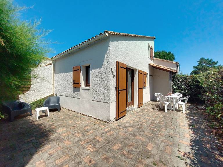 Vacation home with pool & terrace | Pets allowed — photo 2