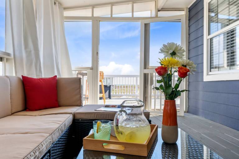 Vacation home with grill | Beach view — photo 3