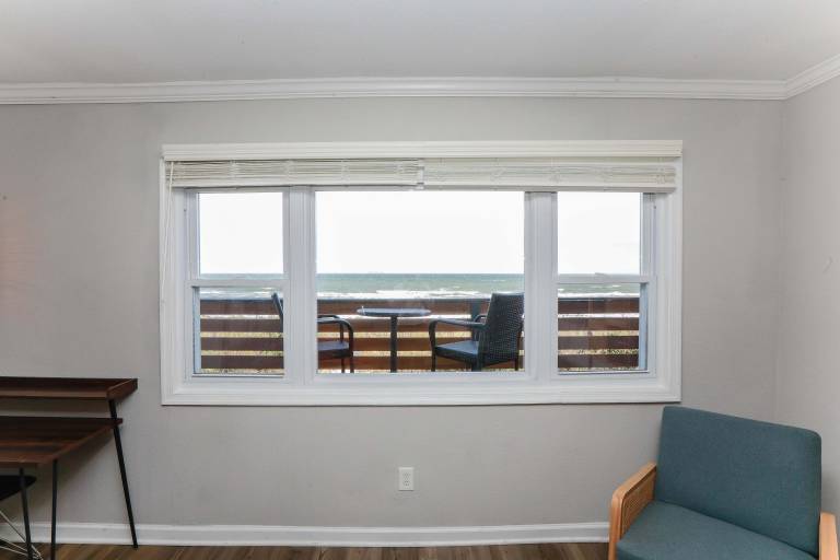 1866 EOV Beach Suite — photo 4