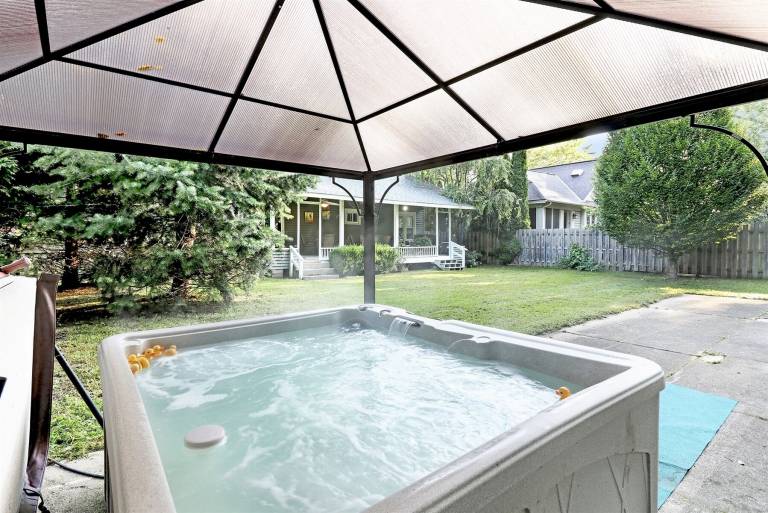 House  Saugatuck