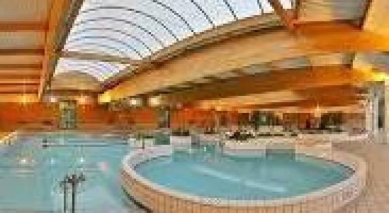 Pleasant house with pool & hot tub | Pets are welcome — photo 4