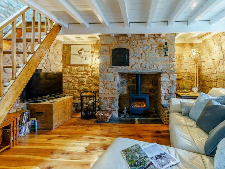 Cottage with barbeque, garden & terrace | Water view — photo 2