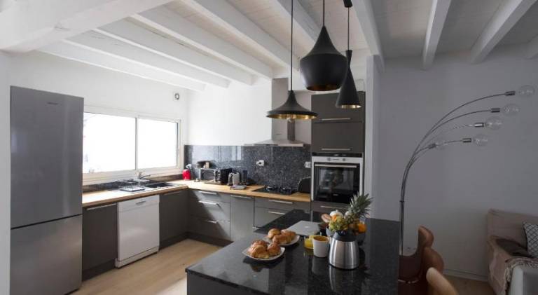 Vacation home with patio & barbecue — photo 4
