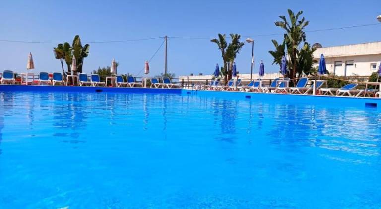 Serviced apartment with pool, jacuzzi & terrace in Sciacca