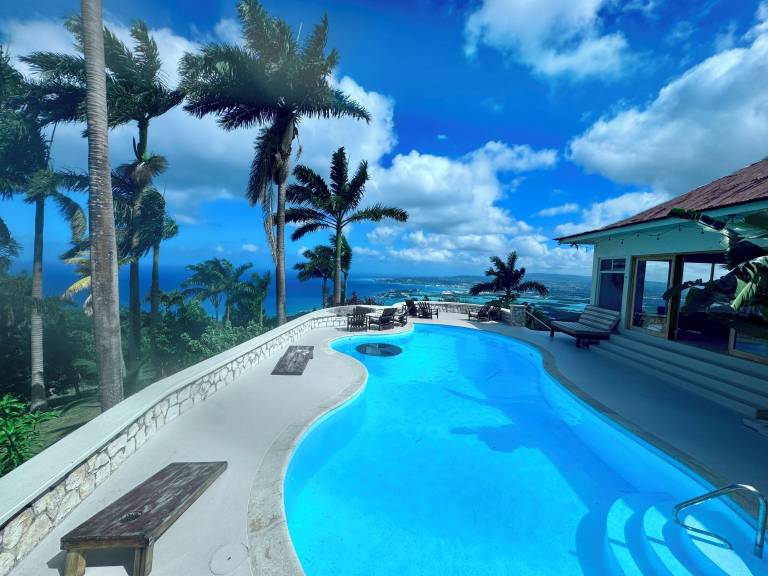Villa  Reading