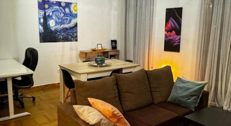 Holiday apartment with patio | Perfect for remote work in Figueres