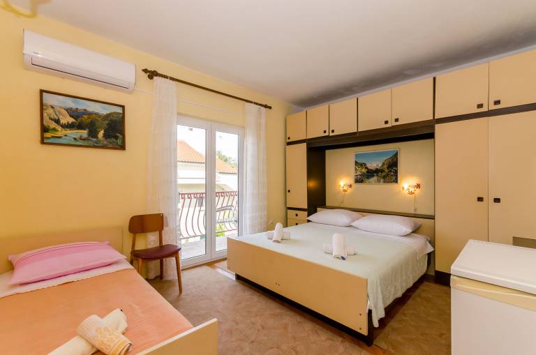 Rooms Ante in Jelsa