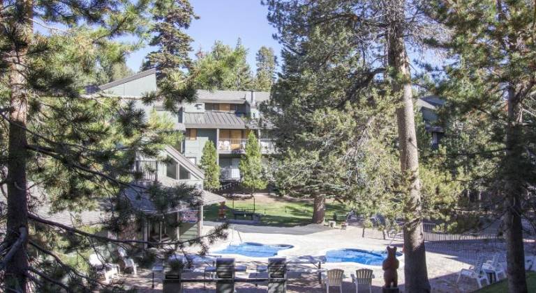 Rental apartment with barbeque, jacuzzi & pool — photo 4