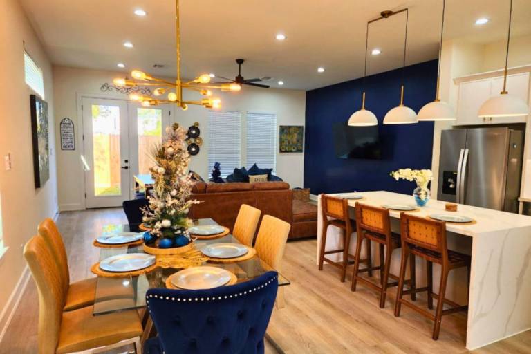 Family-friendly vacation home with yard | Pet-friendly — photo 3