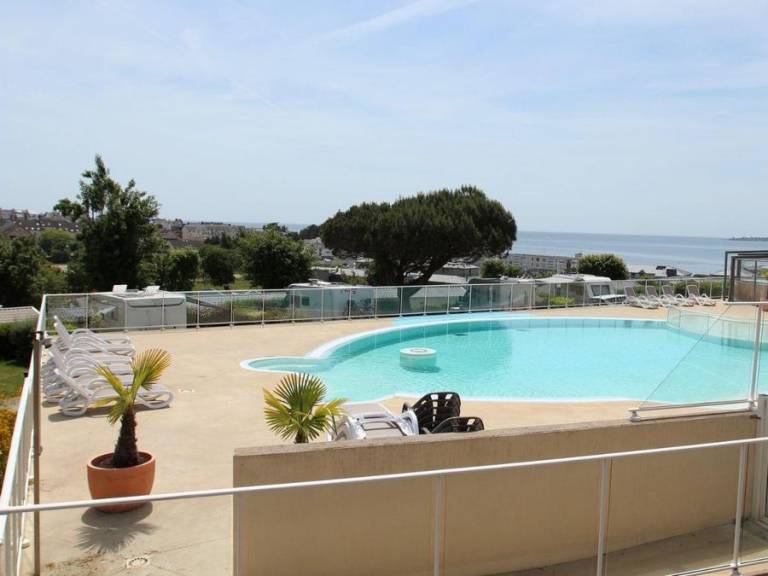 Family-oriented mobile home with terrace & heated pool | Close to the beach | Pets allowed — photo 3