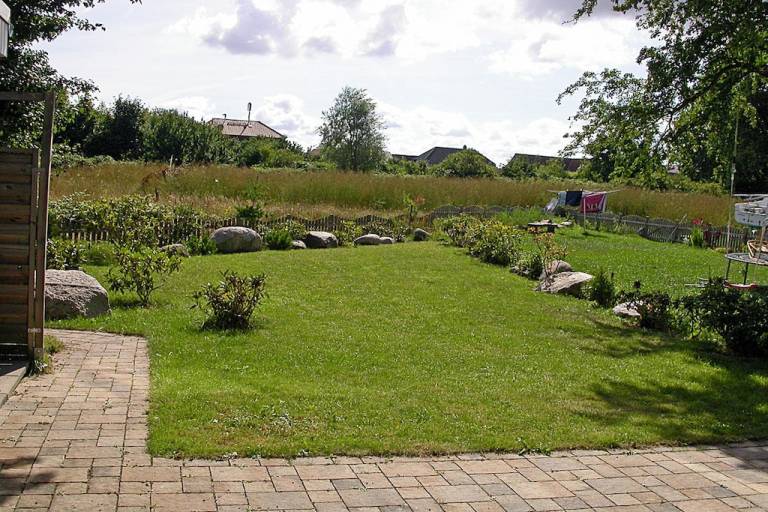 Lovely vacation home with barbecue, terrace & yard | Pet-friendly — photo 4