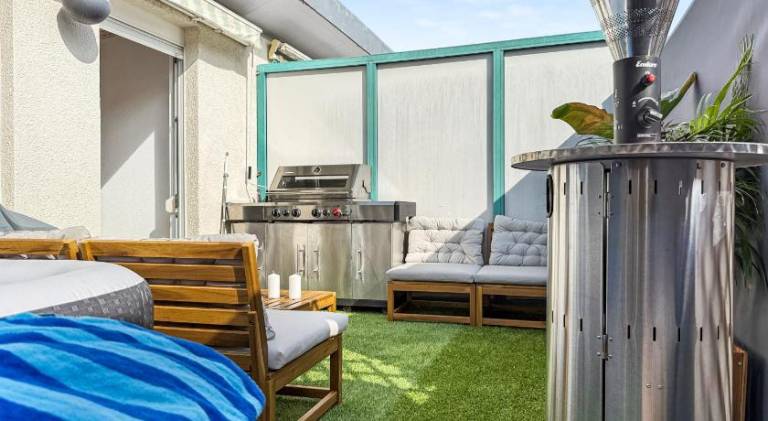 Rental apartment with private pool, hot tub & terrace | Next to Schlossplatz | Pets are welcome — photo 4