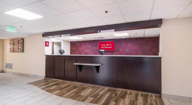 Red Roof Inn Knoxville Central - Papermill Road — photo 5