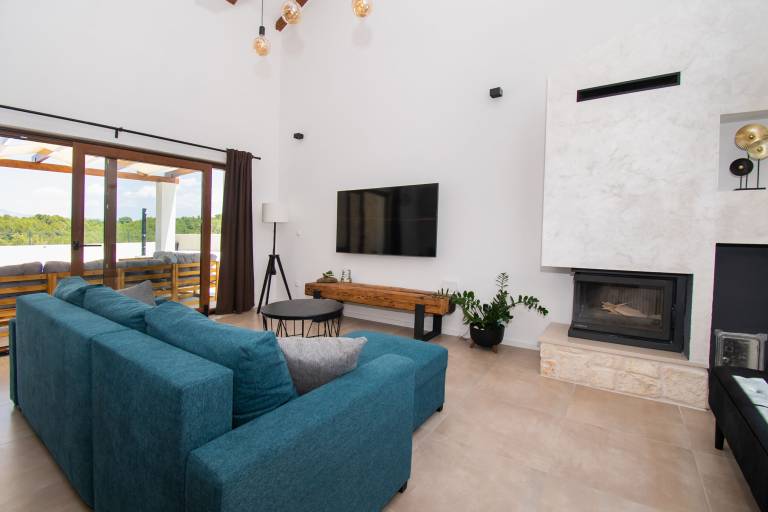 Vacation home with barbeque, private pool & garden | Garden view — photo 5