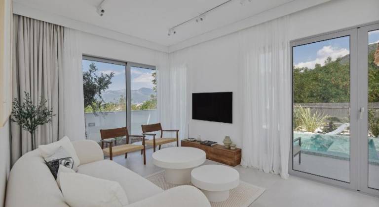 Villa with pool — photo 2