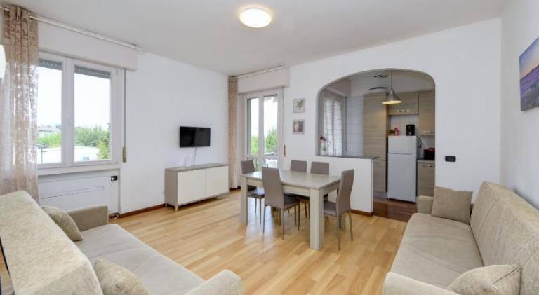 Holiday apartment with patio & garden — photo 2