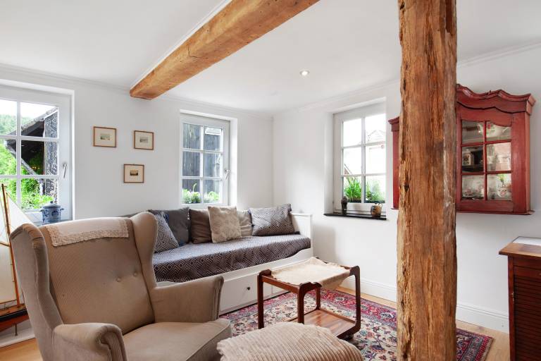 Holiday apartment with fast internet, terrace & garden | Garden view — photo 4