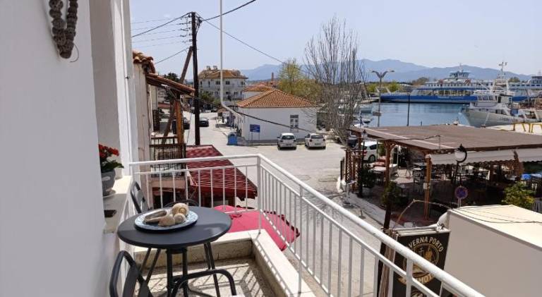 Apartment with patio in Kavala