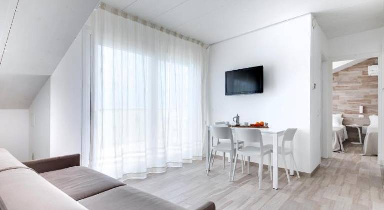 Serviced apartment with yard & terrace | Perfect for remote work — photo 2