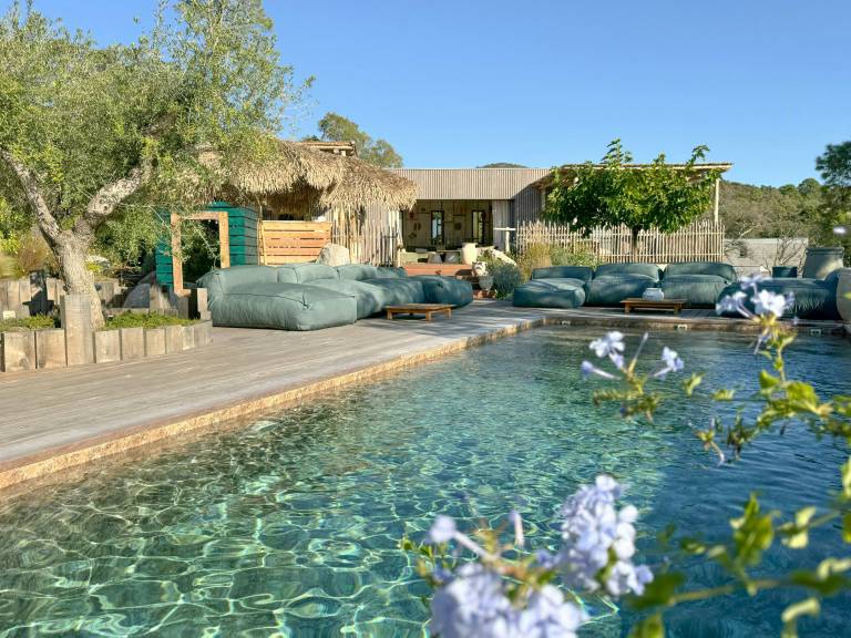 Children-friendly vacation home with patio, garden & private pool | Perfect for remote work | Dogs allowed in Sartene