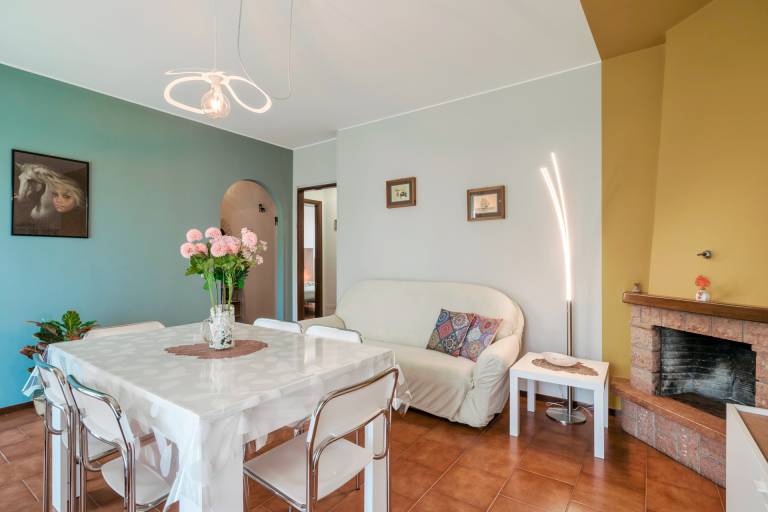 Fully equipped rental apartment with patio | Pet-friendly — photo 3