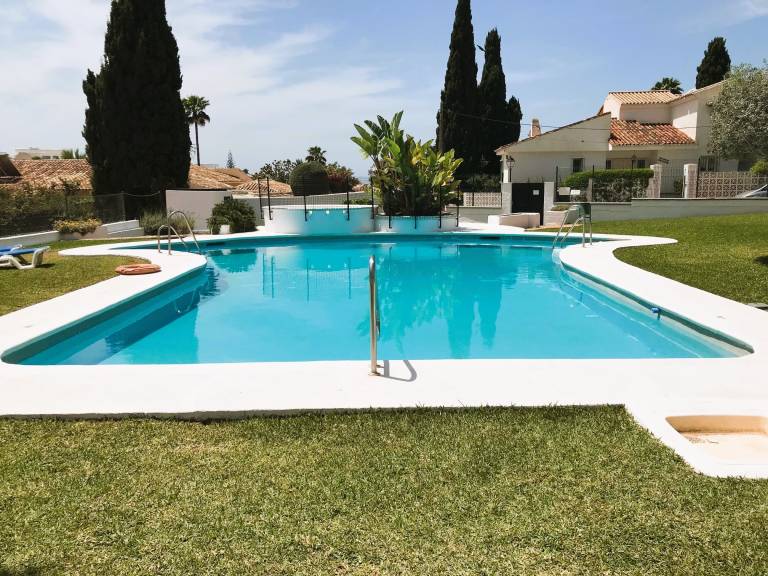 Bright 'Luminoso Marbella' Apartment with Sea Views, Wi-Fi and Air Conditioning in Marbella